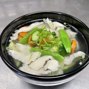Chicken broth with chicken & vegetables