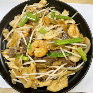Dragon Chow Fun (chicken, beef, shrimps)